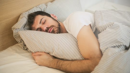 Zijn mannen die korter slapen mannelijker?